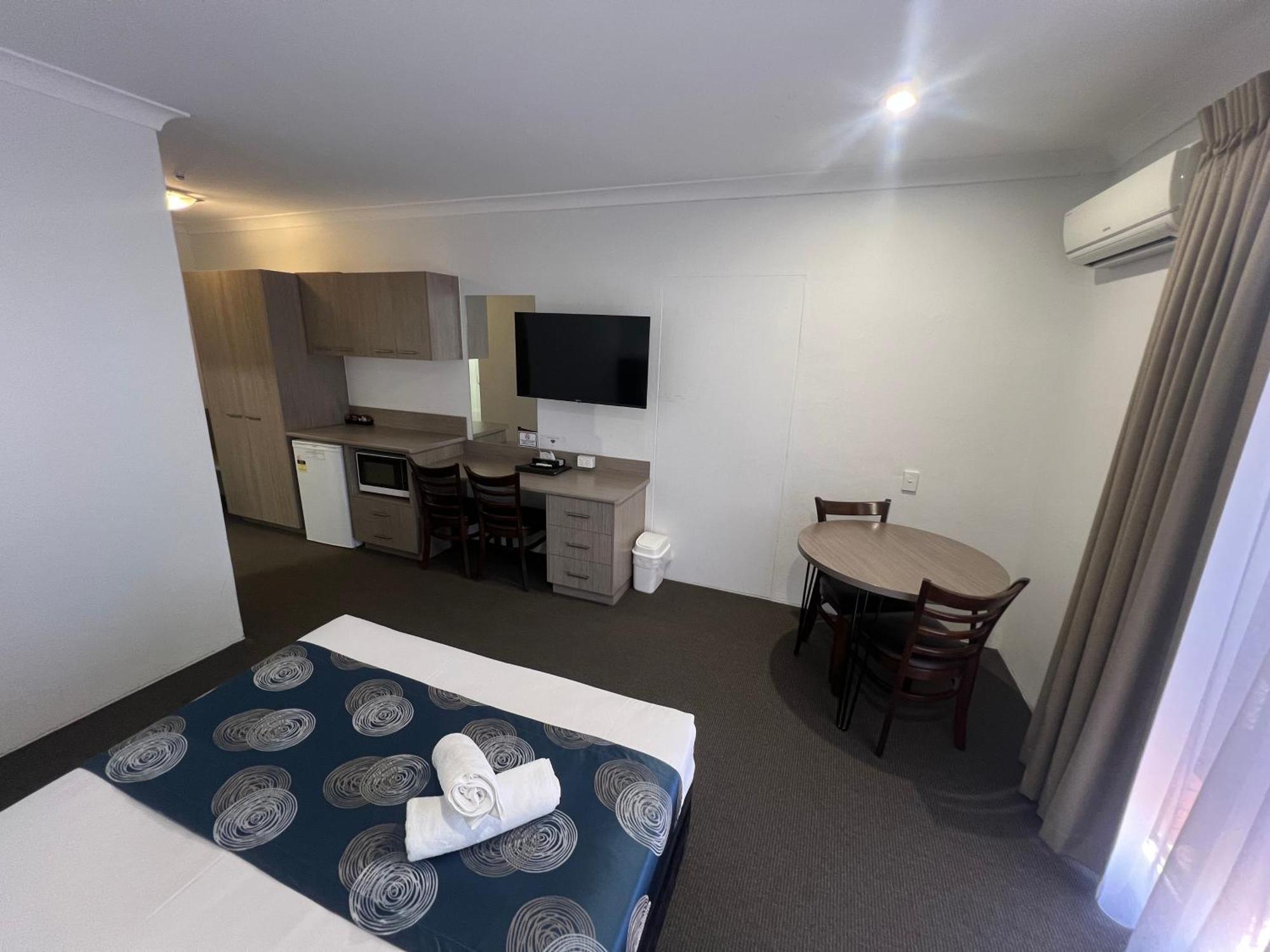 Adelong Narrabri
