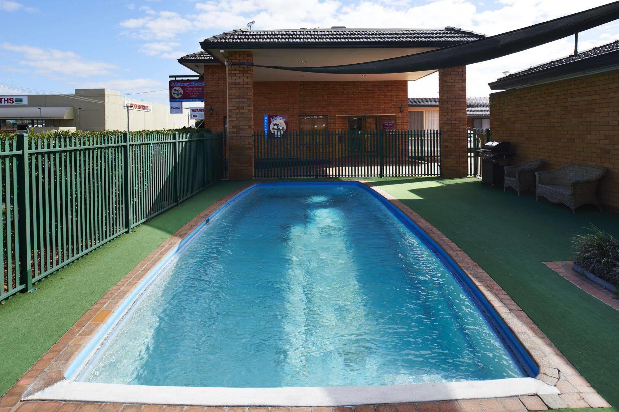 Adelong Motel 4*