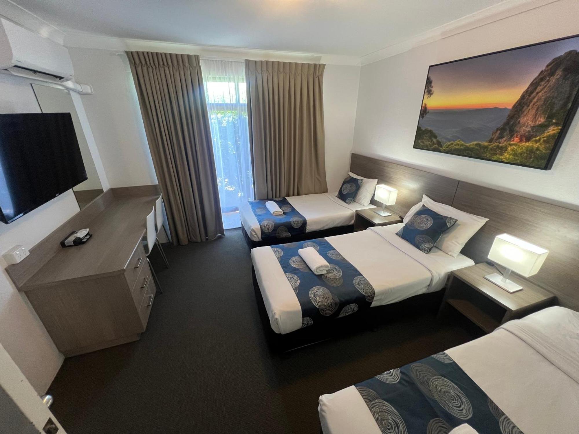 Adelong 4*