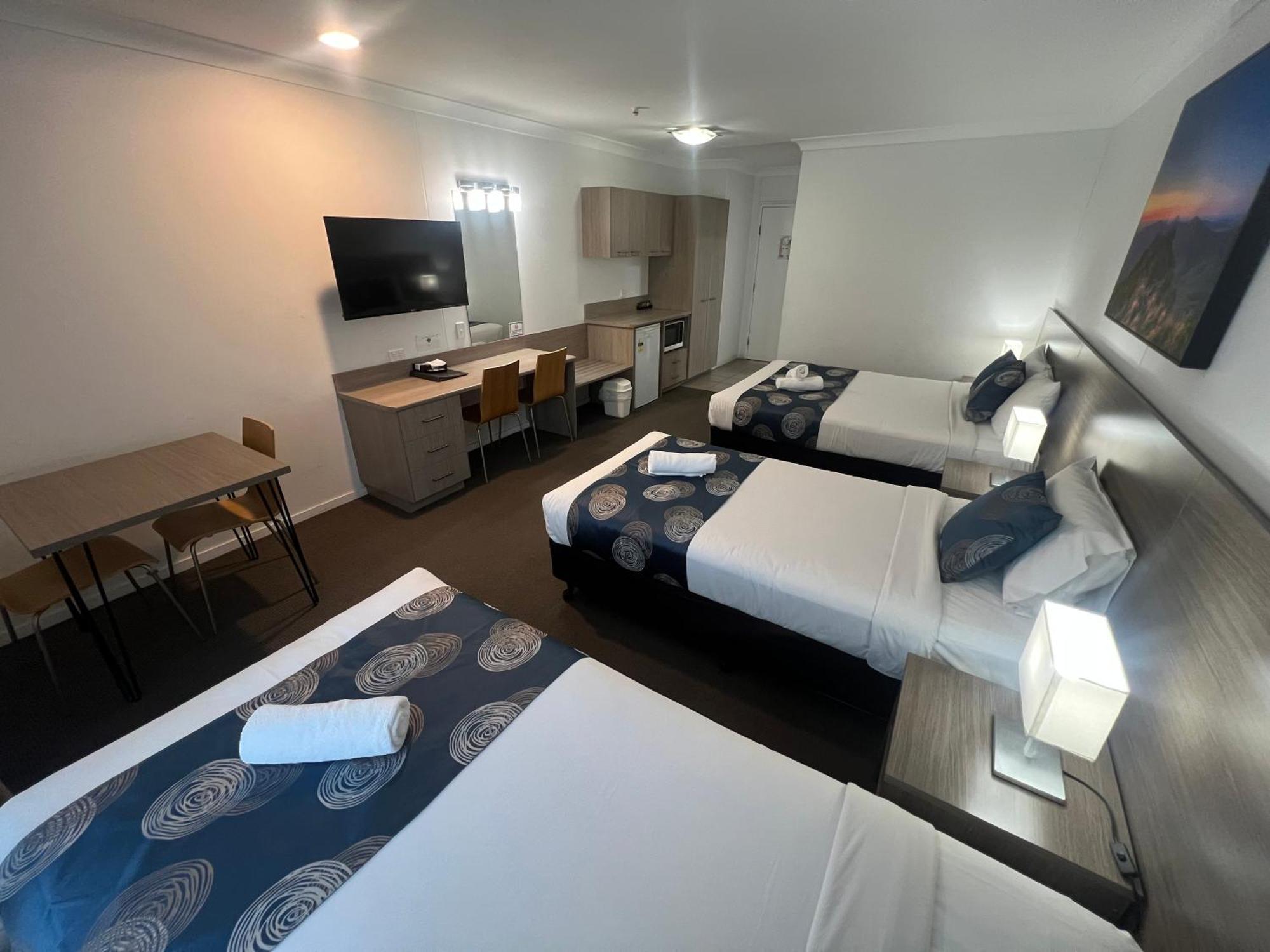 Adelong Motel 4*
