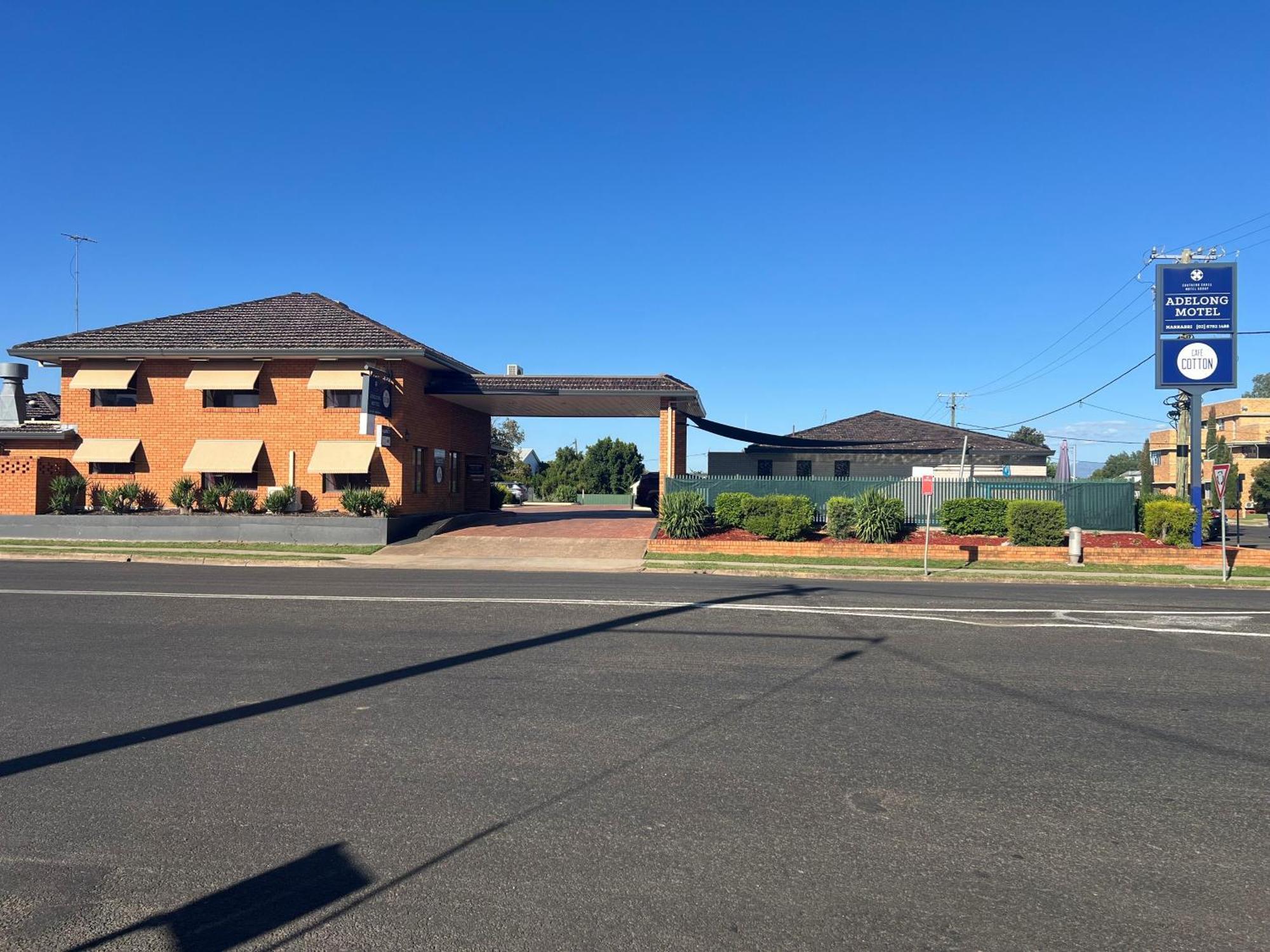 Adelong Motel 4*
