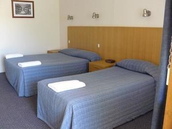 Adelong Motel 4*