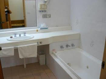 Adelong Motel Narrabri