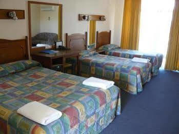 Adelong Motel 4*